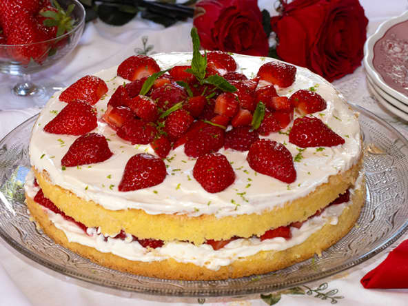 Génoise moelleuse, crème citron vert, fraises et framboises