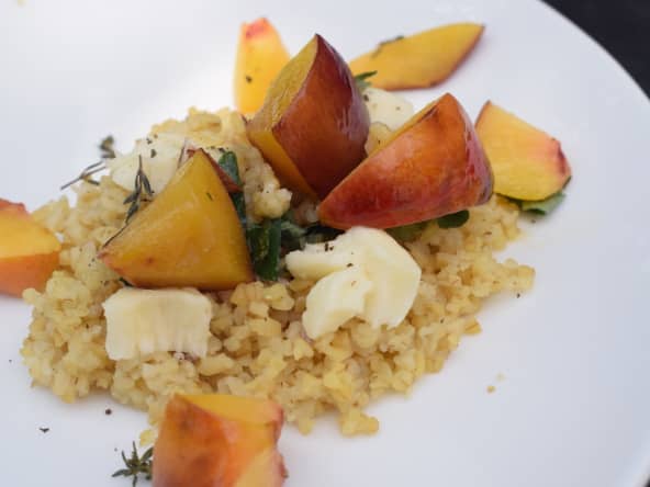 Salade de boulgour aux nectarines, mozzarella et lavande