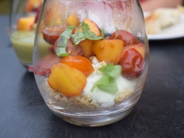 Cheesecake salé à la ricotta, basilic, tomates et nectarines