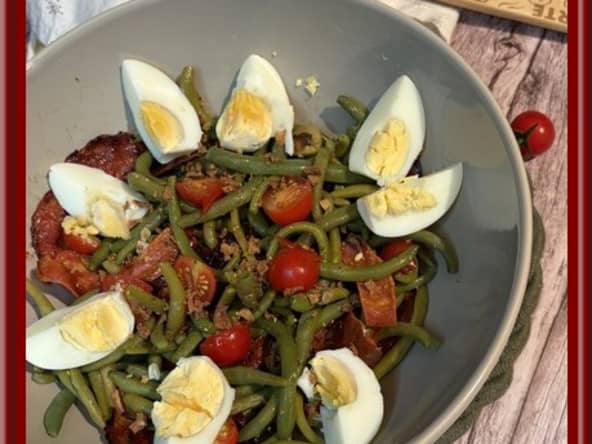 Salade de haricots verts, œufs durs et chips de chorizo
