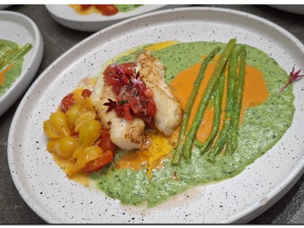 Lotte en trois sauces et tomates confites
