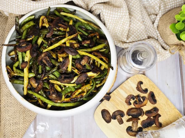 Haricots verts grillés et champignons croustillants