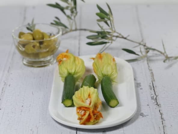 Fleurs de courgette farcies tomate olives