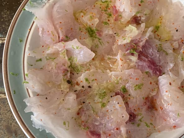 Carpaccio de bar au citron vert et piment d'espelette