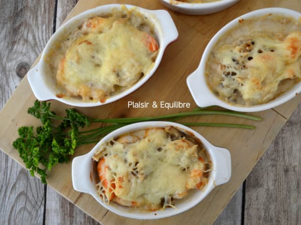 Cassolette de saint-jacques et crevettes aux champignons