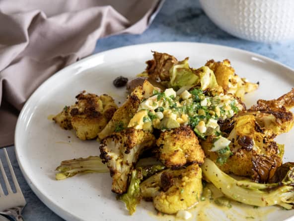 Chou-fleur rôti aux épices hawaij, sauce gribiche, d'Ottolenghi