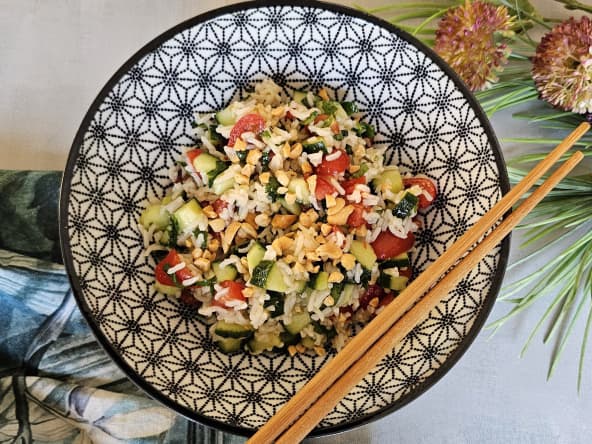 Salade de riz aux saveurs asiatiques