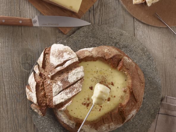 Fondue au Morbier AOP dans sa boule de pain noir
