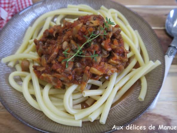 Bucatini Grandi à la bolognaise de champignons de Paris