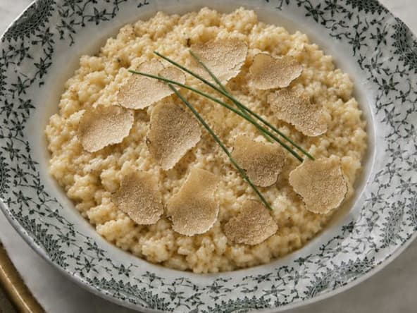 Assiette de risotto à la truffe blanche d'Alba