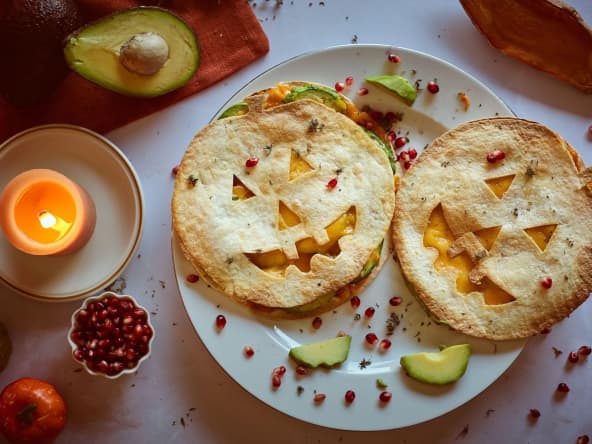 Quesadillas d'Halloween à la patate douce, à l'avocat et au cheddar