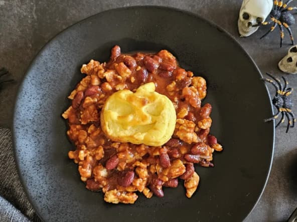 Flans de semoule en forme de citrouille et chili de dinde