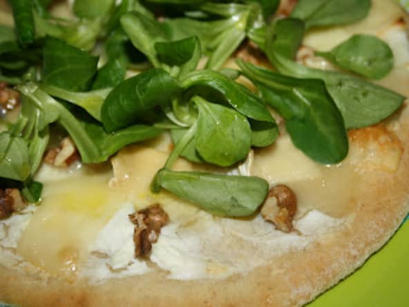 Pizza chèvre et mâche