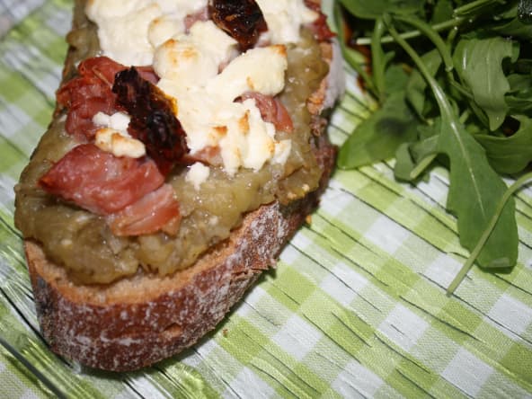 Bruschetta au caviar d'aubergine et feta grecque