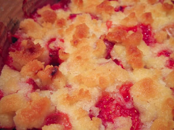 Crumble à la rhubarbe et aux fraises