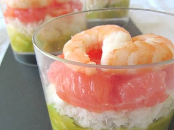 Verrines avocat, miettes de crabe et pamplemousse