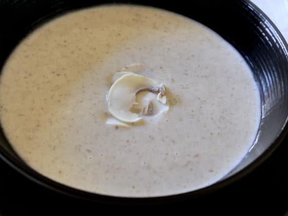 Bol velouté de champignons de Paris