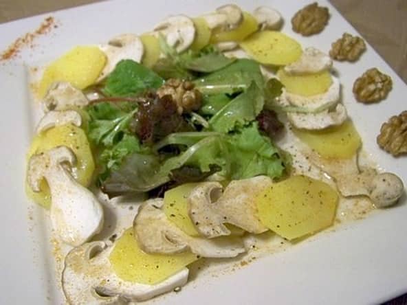 Carpaccio de cèpes huile de noix et moutarde à l'absinthe