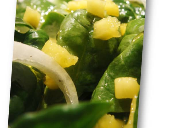 Salade de mangue et pousses d'épinards