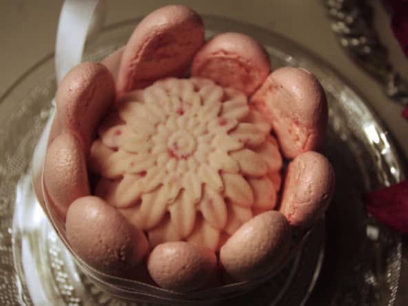 Parfait champagne-framboise et bâtonnets meringués