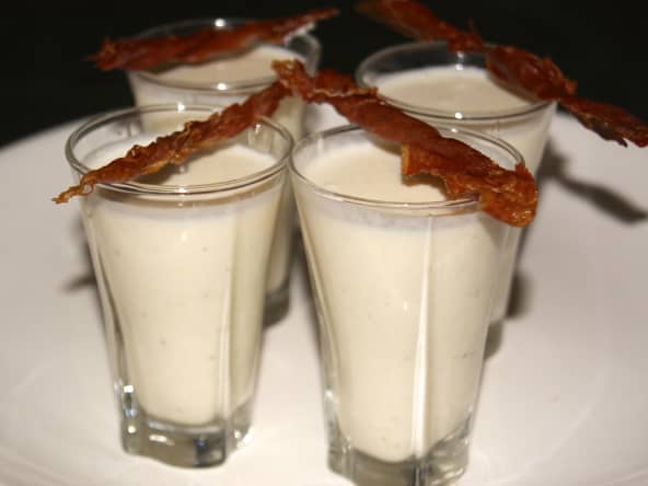 Velouté de choux fleur et sa chips de jambon de Parme