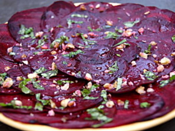 Carpaccio de betteraves aux noix et basilic