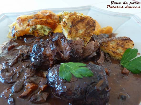 Joues de porc confites au vin rouge et gratin de patates douces à la fourme d'Ambert