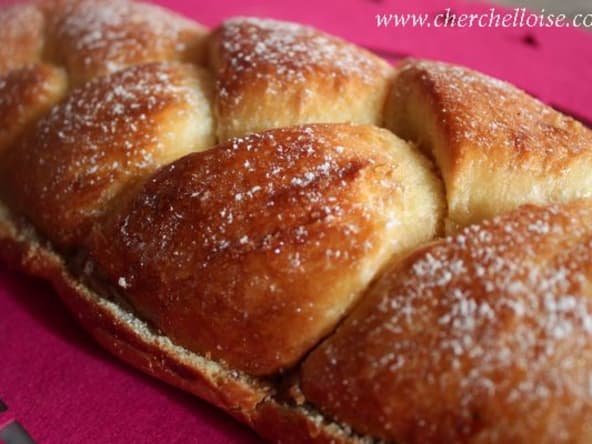 Brioche tressée à la fleur d’oranger pour le petit déjeuner
