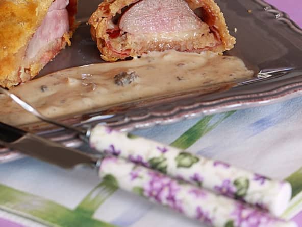 Magrets de canard en croûte de parmesan, sauce aux morilles