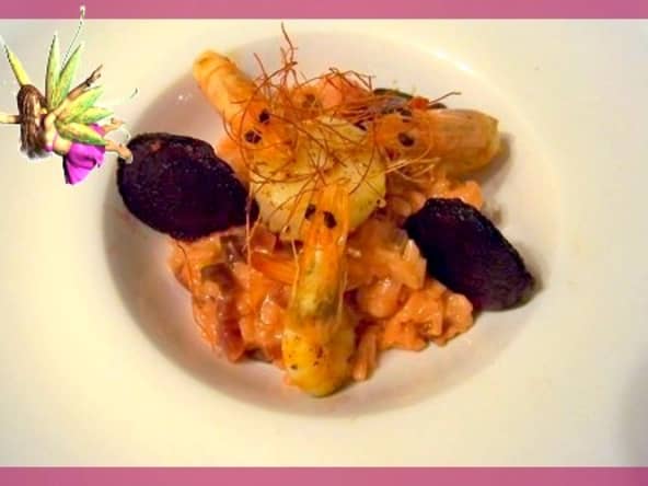 Risotto à la betterave, St Jacques et gambas snackées et croustillants de betterave