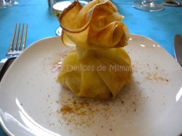 Aumônière de chèvre, pommes caramélisées, miel et pain d’épices