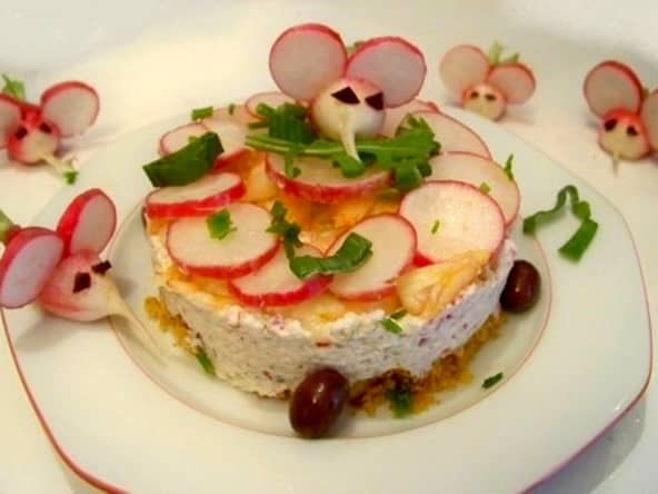 Mousse de radis sur croustillant de TUC et petites souris gourmandes