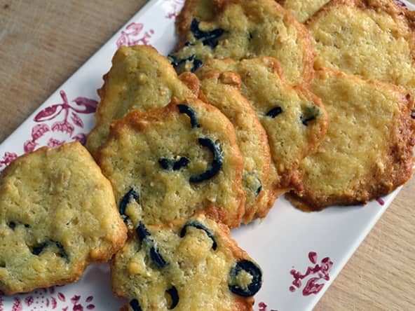 Tuiles croustillantes aux cacahuètes et aux olives