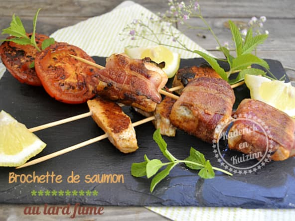 Brochette de saumon roulé au lard fumé