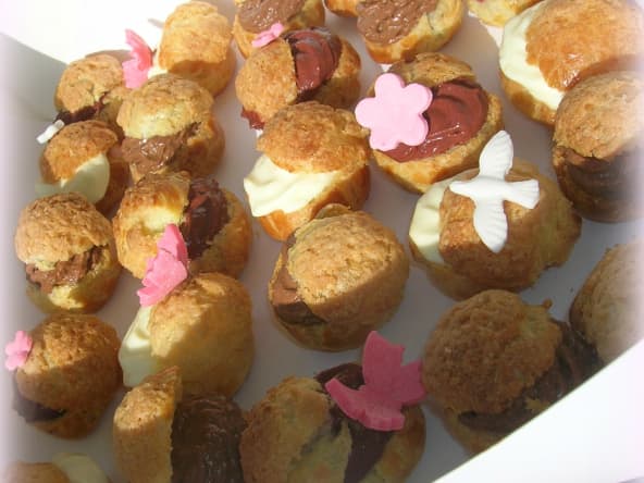 Choux craquelés aux ganaches montées chocolat noir et fruits