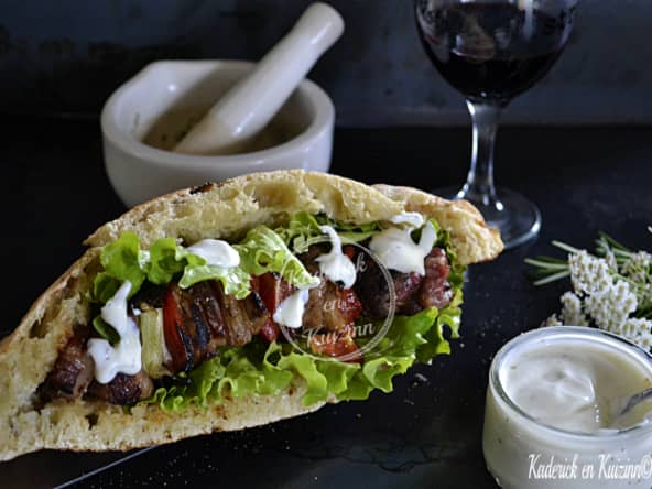 Kebab aux brochettes d'agneau à la plancha