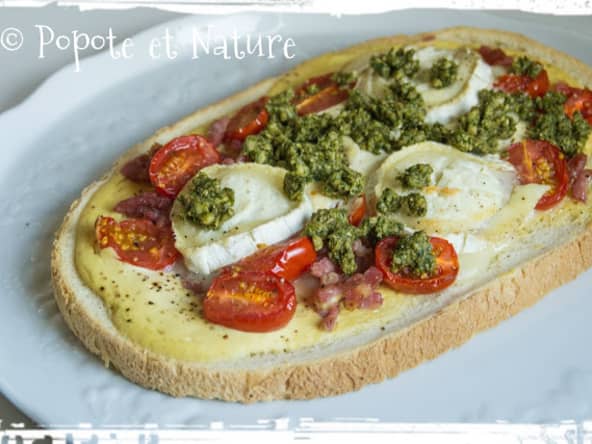 Bruschetta campagnarde au chèvre, aux tomates cerise et à la crème moutardée