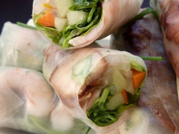 Rouleaux de printemps fait maison au porc grillé pour plus de saveur