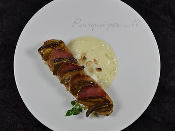 Espuma chaud Panais huile de truffe Tartine Cèpes oignons porc séché