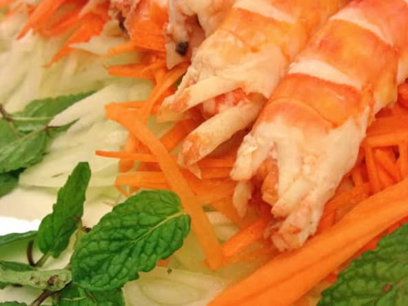 La salade de concombre vert aux crevettes