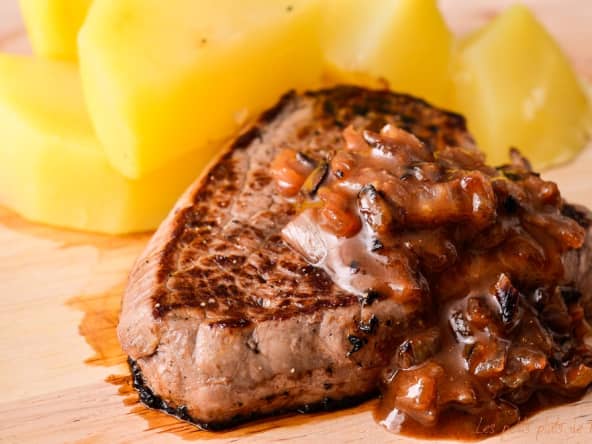 Pièce de boeuf, sauce au vin rouge, oignon, moutarde et miel