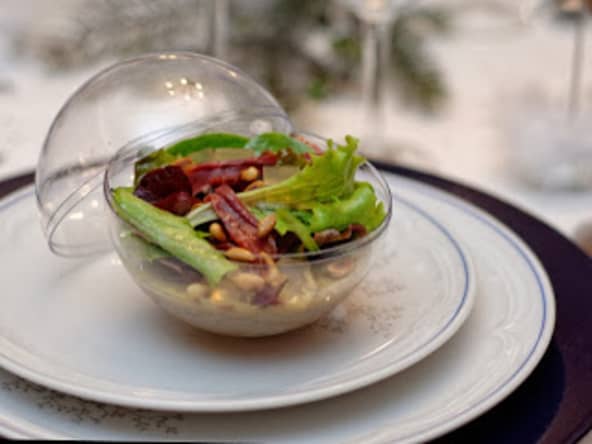 Panna cotta au foie gras, jeunes pousses, émincés de magret fumé (entrée)