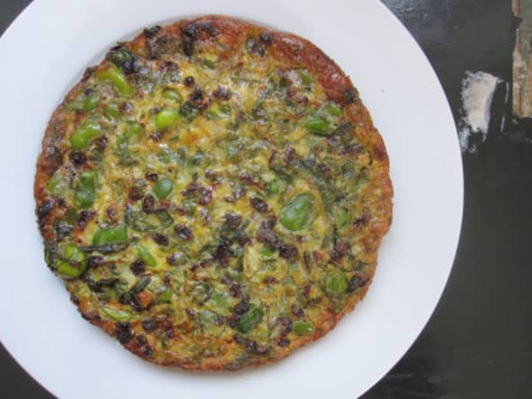 Omelette iranienne à l’aneth et aux fèves