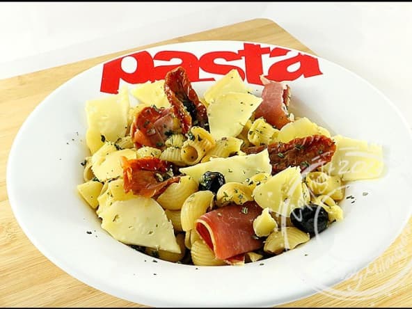 Pâtes au jambon cru et tomates séchées