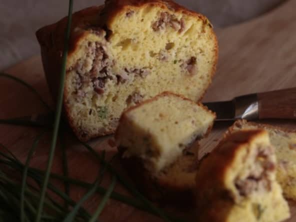 Cake à l'andouillette Beaufort et ciboulette
