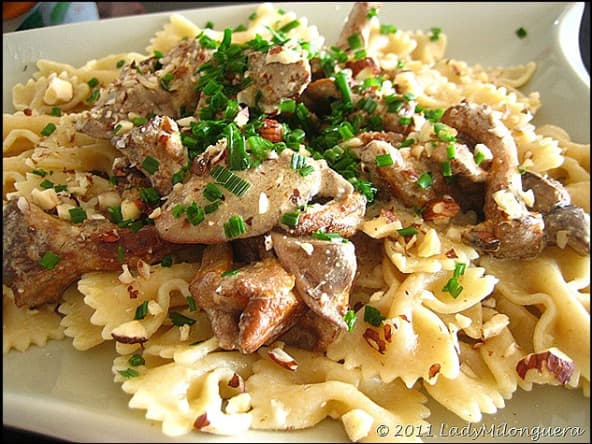 Farfalles complètes aux foies de volaille et aux girolles