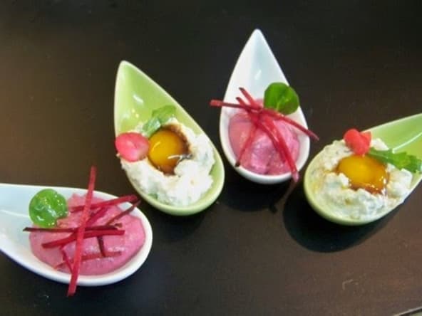 cuillères apéritives crème de choux fleur et oeufs de caille confits ..