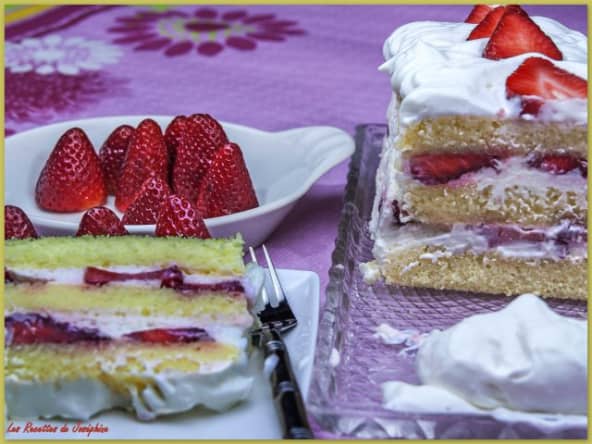 Gâteau aux fraises et à la mousse de fromage blanc