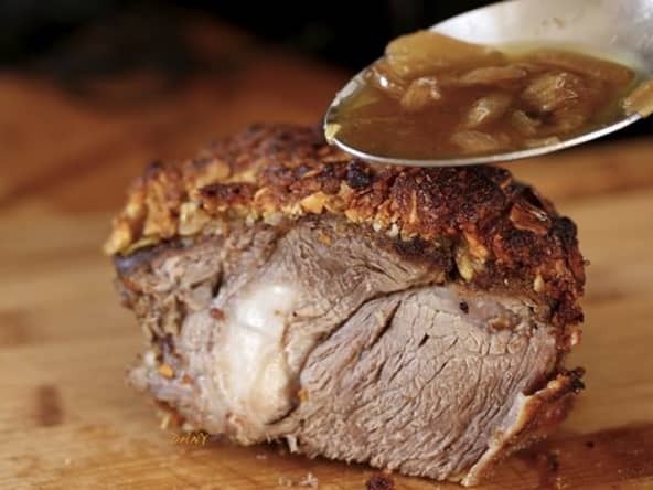 Gigot d'agneau en croûte de pain d'épice et fruits secs