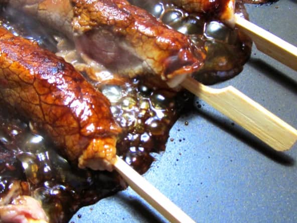 Brochettes Yakitori au bœuf et au fromage